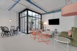 Living area - 'Habitación 4' with Shared Terrace and Wi-Fi (Santa Cruz)