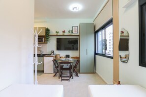 Cortinas blackout, tabla de planchar con plancha y wifi gratis 