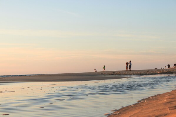 På stranden