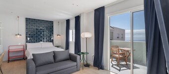 Room 'Room 8' with Shared Terrace and Wi-Fi