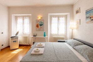 3 chambres, fer et planche à repasser