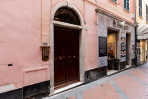 Exterior detail - GuestHost - Bright Central Ariston apartment x6! (Sanremo)