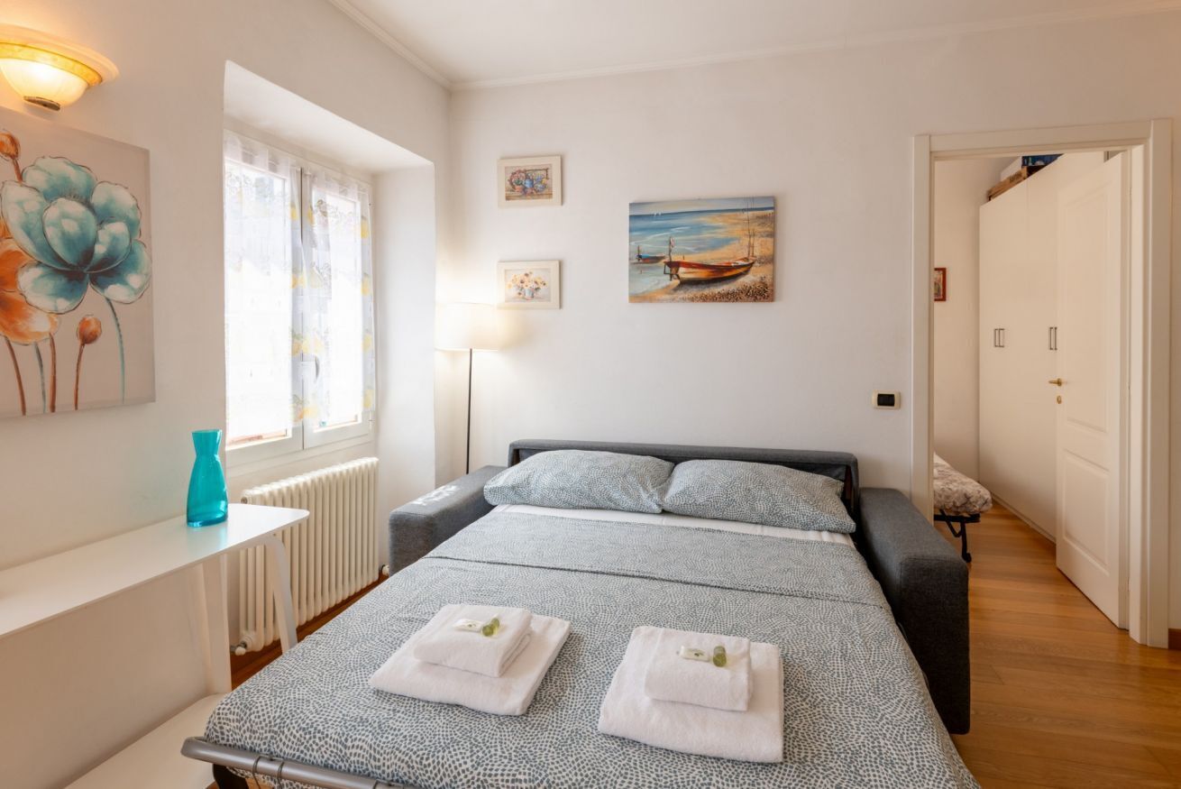 3 chambres, fer et planche à repasser