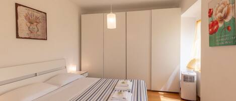 3 bedrooms, iron/ironing board