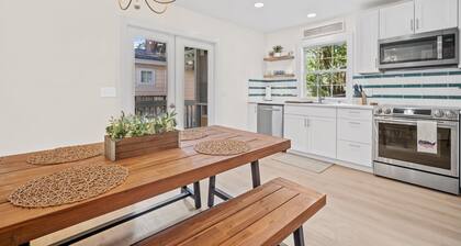 Charming 2-bedroom cottage with Screened Porch, BBQ and Fire-pit in Port Royal