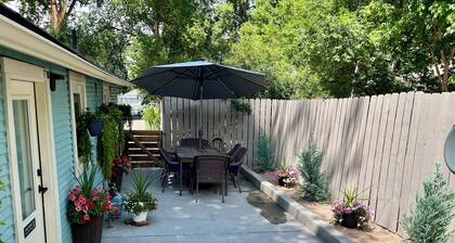 Charming 2-bedroom cottage in Loveland near Lake Loveland and downtown.