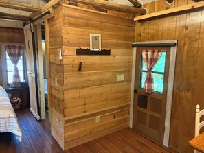 1 室のベッドルーム、WiFi (無料)、ベッドシーツ