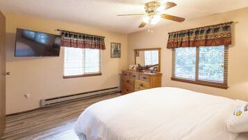 Townhome, Balcony | Blackout drapes, iron/ironing board, free WiFi