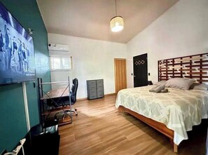 2 habitaciones, tabla de planchar con plancha, wifi y ropa de cama 