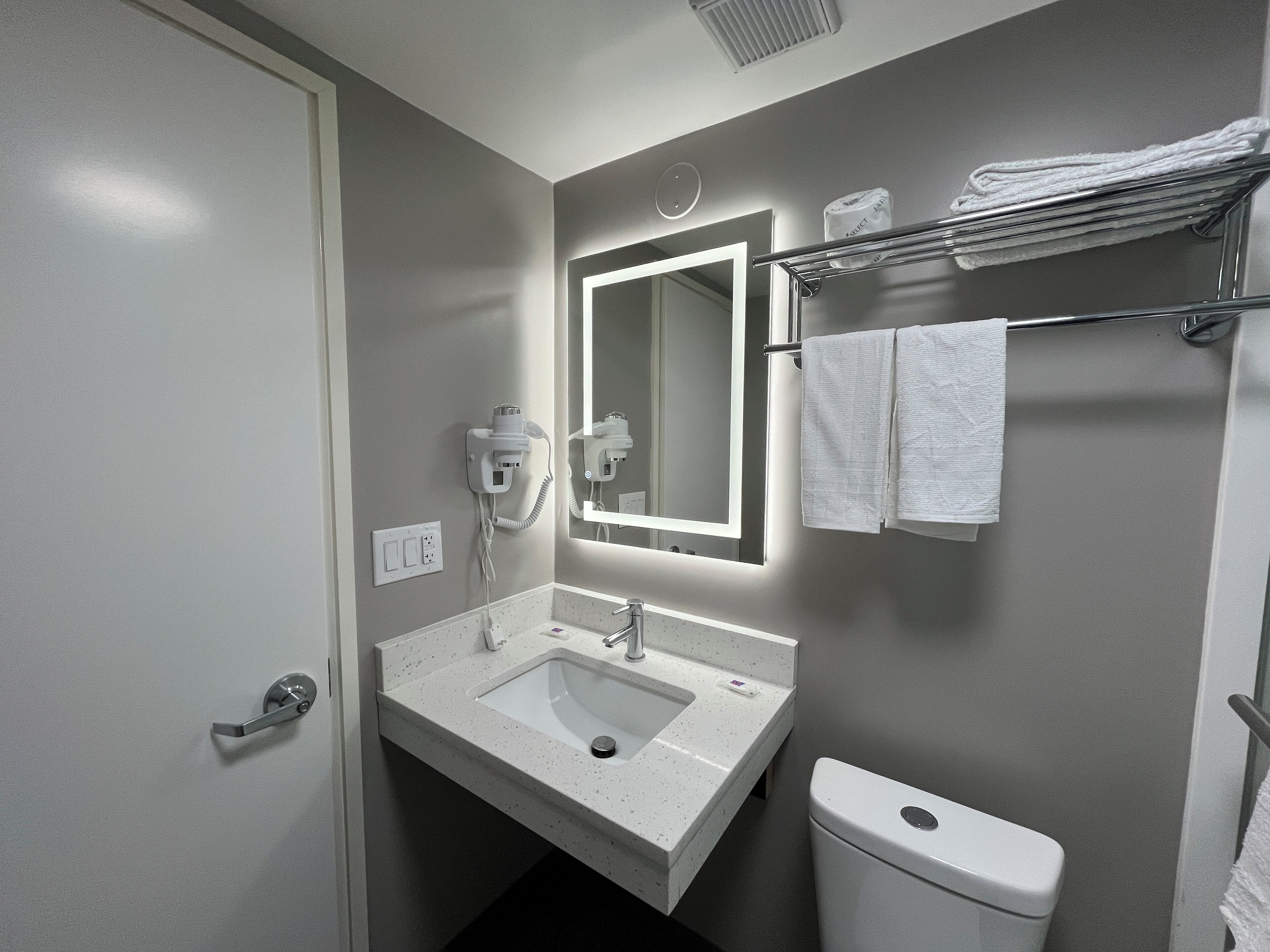 淋浴設備、提供毛巾、廁紙