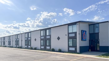 Motel 6 Rockford, IL – RFD Airport