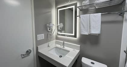 Motel 6 Rockford, IL – RFD Airport