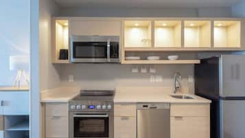 Suite, 1 King Bed | Private kitchen