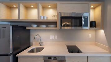 Studio, 1 King Bed with Sofa bed | Private kitchen