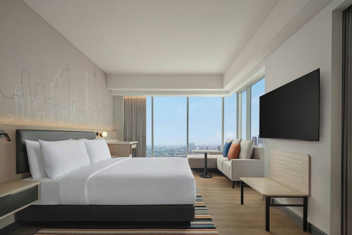 Panoramic Loft, 1 King Bed, Non Smoking, City View | Premium bedding, down comforters, minibar, in-room safe