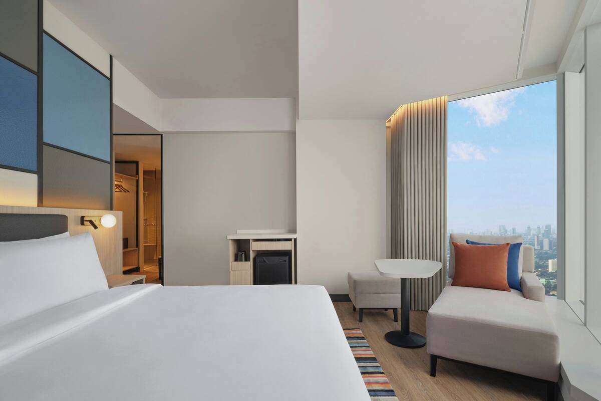 Loft, 1 King Bed, Non Smoking, City View | Premium bedding, down comforters, minibar, in-room safe