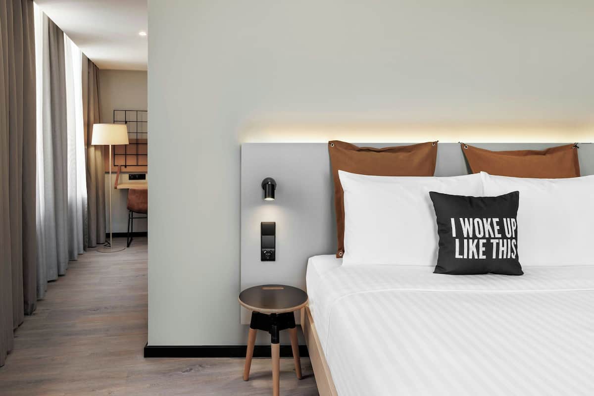 Superior Room, 1 Queen Bed | In-room safe, desk, WiFi (free), bed sheets