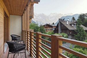 Studio, 1 Queen Bed, Balcony (Balcony) | In-room safe, blackout drapes, free WiFi, bed sheets