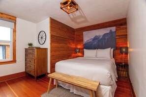 10 Schlafzimmer, Schreibtisch, Reisekinderbett, WLAN