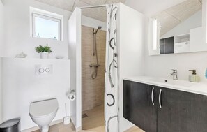 Shower - 3 bedroom nice home in Grenaa (Grenaa)