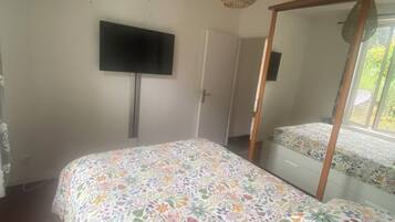 2 slaapkamers, een strijkplank/strijkijzer, wifi, beddengoed