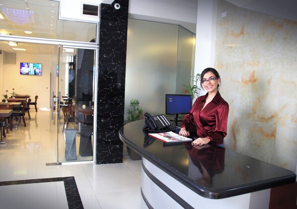 Reception - Prince Hotel (Santa Cruz)