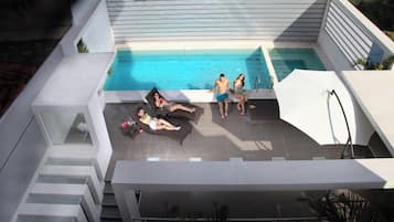 2 つの屋外プール