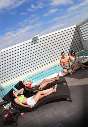 2 piscinas al aire libre