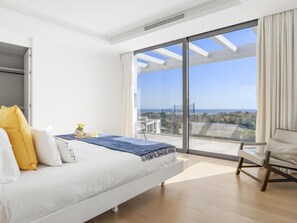 4 bedrooms, iron/ironing board, Internet