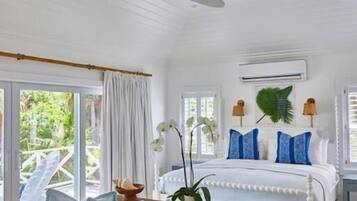 Caja de seguridad en la habitación y escritorio