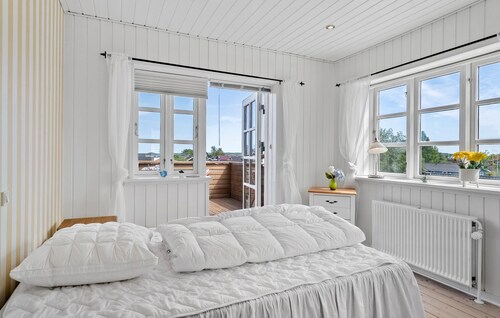 Amazing home in Børkop with WiFi