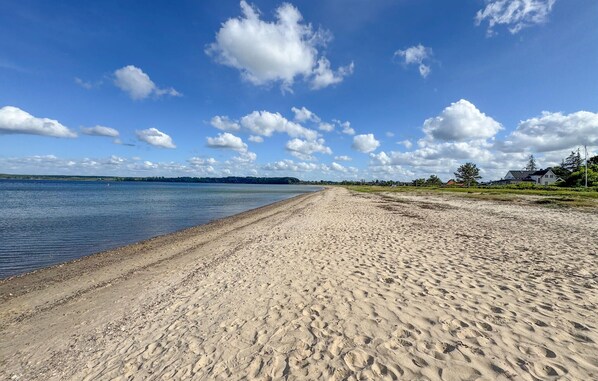 Beach - Amazing home in Børkop with WiFi (Børkop)