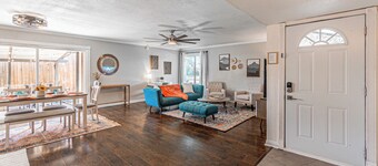 Charming 3BR House - Pool, Games, and Grill in Garland