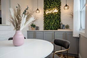 Dining - SunSuite - 6 Min. Walk to Trains - Summer Special! (Jersey City)