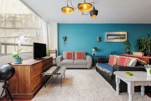 Gallery-huoneisto, 2 makuuhuonetta, keittiö, kaupunkinäköala | Oleskelualue | LED-televisio, Netflix, suoratoistopalvelut