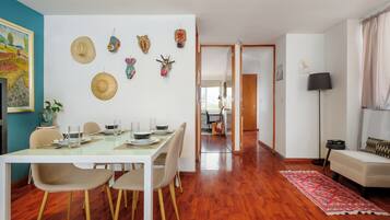 Departamento Gallery, 2 habitaciones, cocina, vista a la ciudad | Comedor