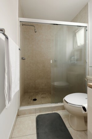 Gallery Apartment, 2 Bedrooms, Kitchen, City View | Bathroom - Local Charm & Cozy Design (Mexico City)
