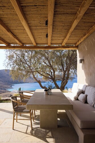 Mousti's Cell Traditional Cycladic Farmhouse