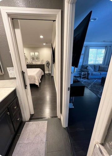 Modern Luxurious One Bedroom House with backyard