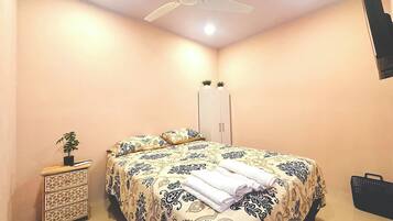 1 habitación, wifi y ropa de cama