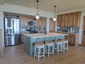 Frigorífic, microones, forn i placa de cuina