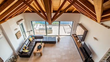 Fernseher, Kamin, Arbeitsbereiche