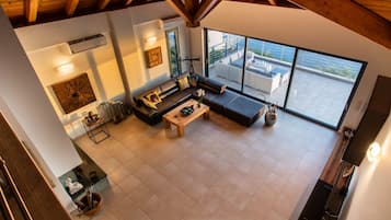 TV, fireplace, offices