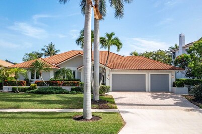 Marco Island Antigua Villa • Dock • Walk to Beach