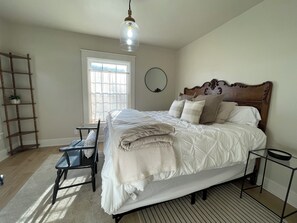 3 bedrooms, desk, free WiFi, bed sheets