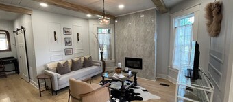 Beautiful Downtown 3bd apartment close to all the good stuff!