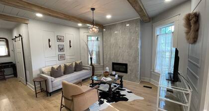 Beautiful Downtown 3bd apartment close to all the good stuff!