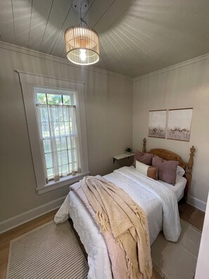 3 chambres, bureau, accès au Wi-Fi (inclus), literie fournie
