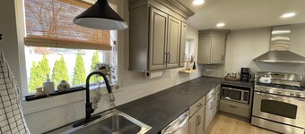 Beautiful Downtown 3bd apartment close to all the good stuff!