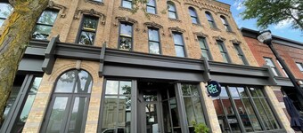 Beautiful Downtown 3bd apartment close to all the good stuff!